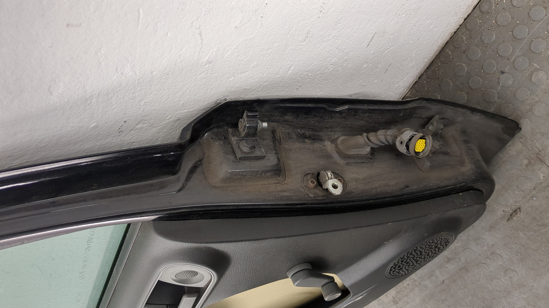 Дверь задняя левая