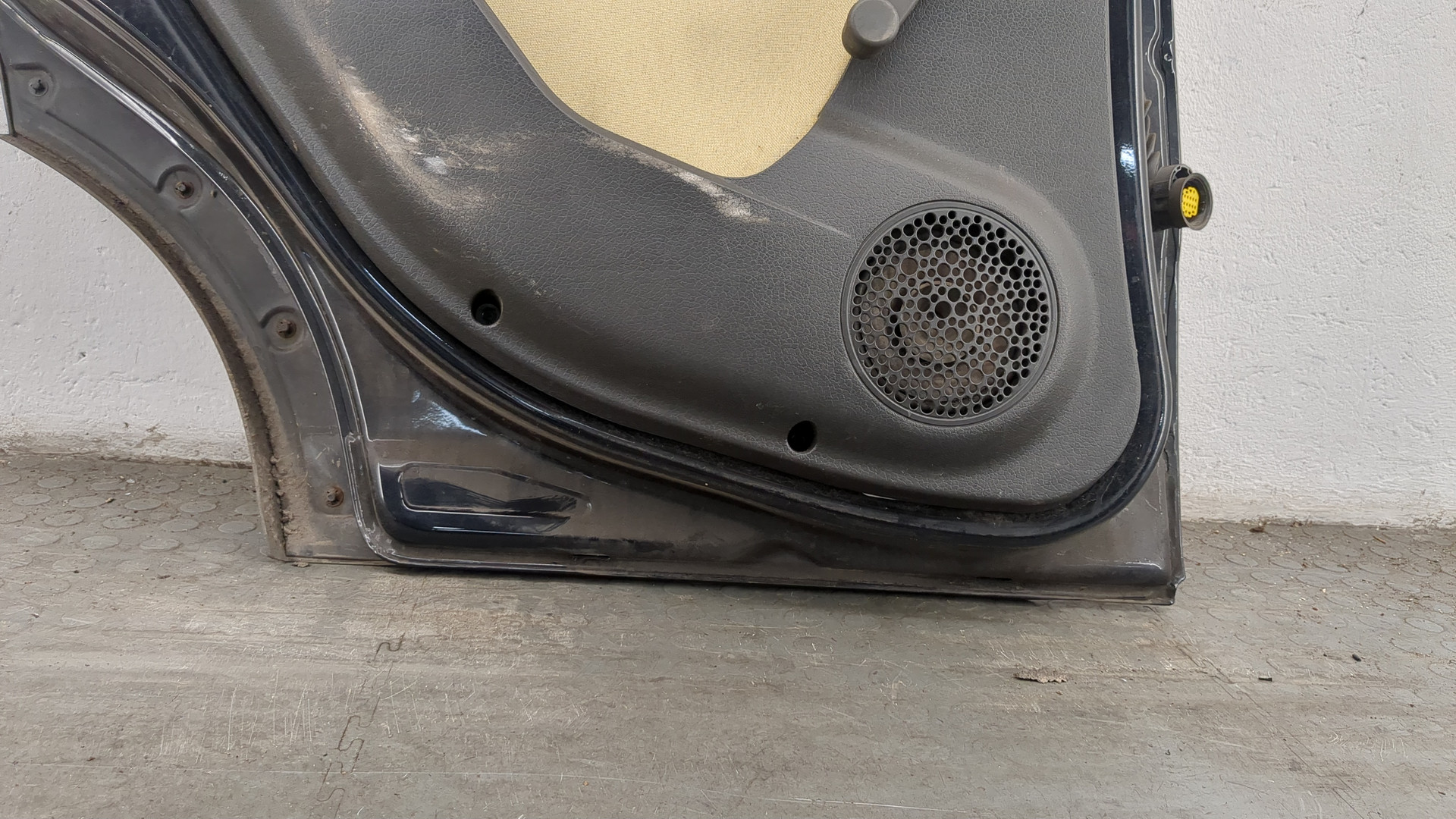 Дверь задняя левая