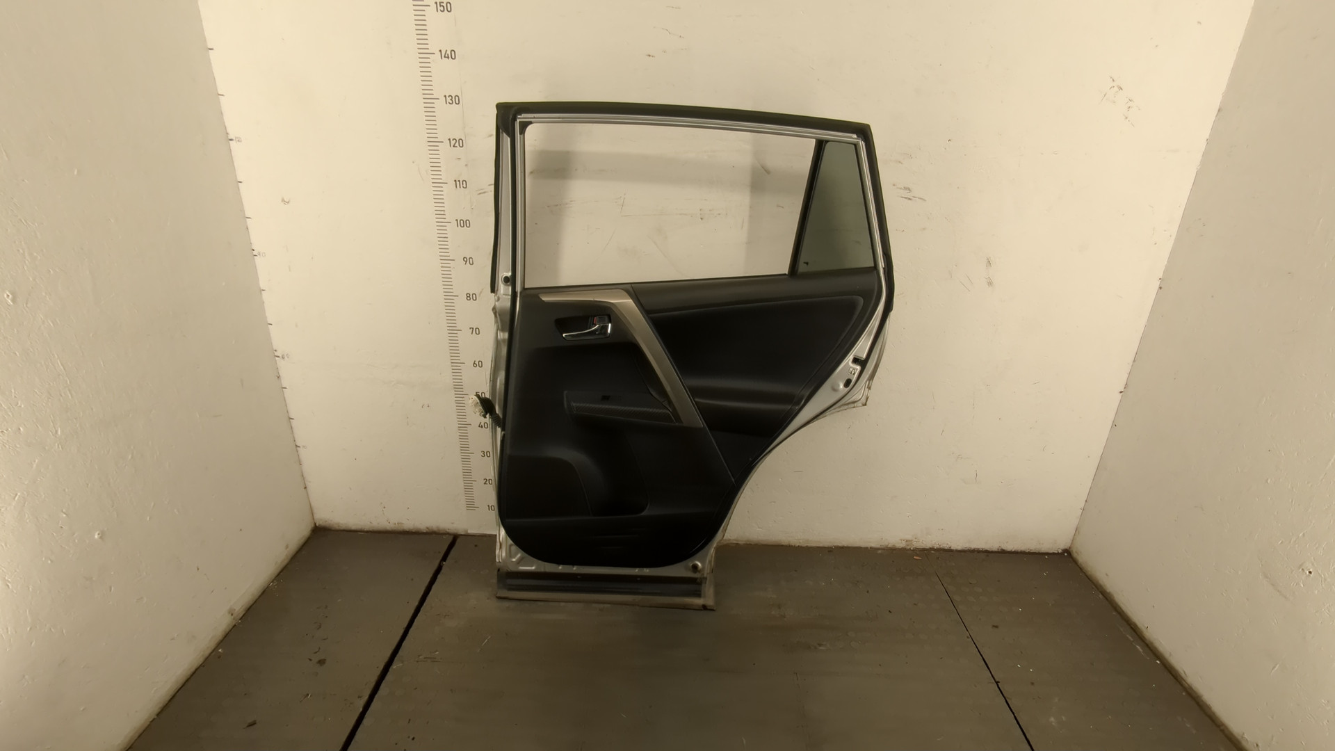 Дверь задняя правая