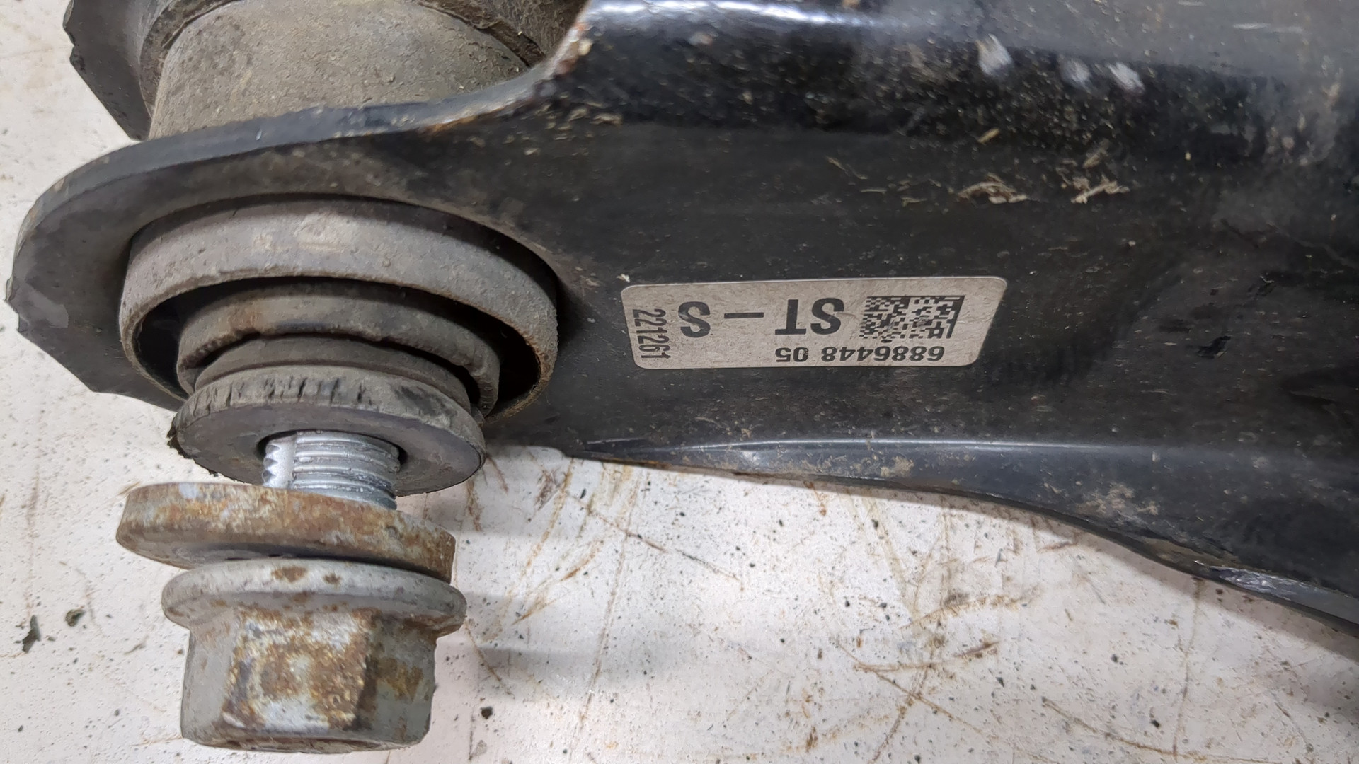 Рычаг задний