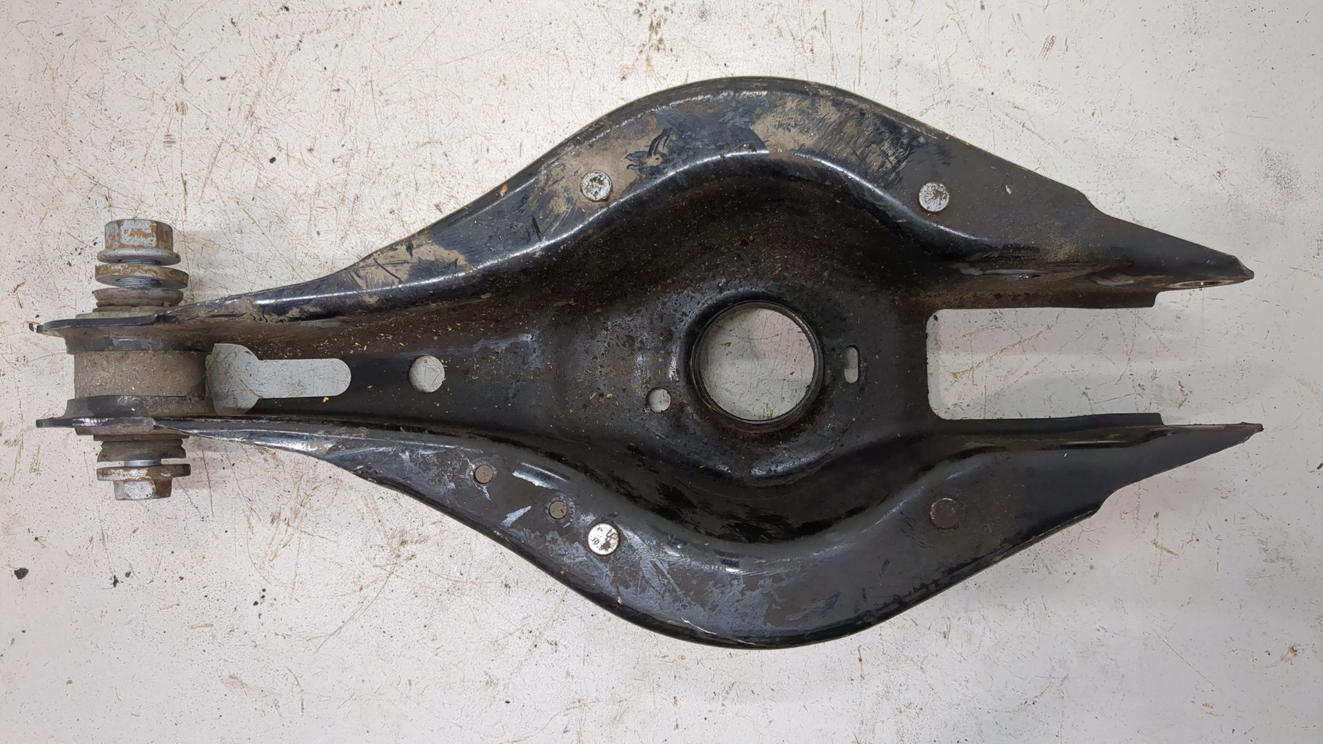 Рычаг задний