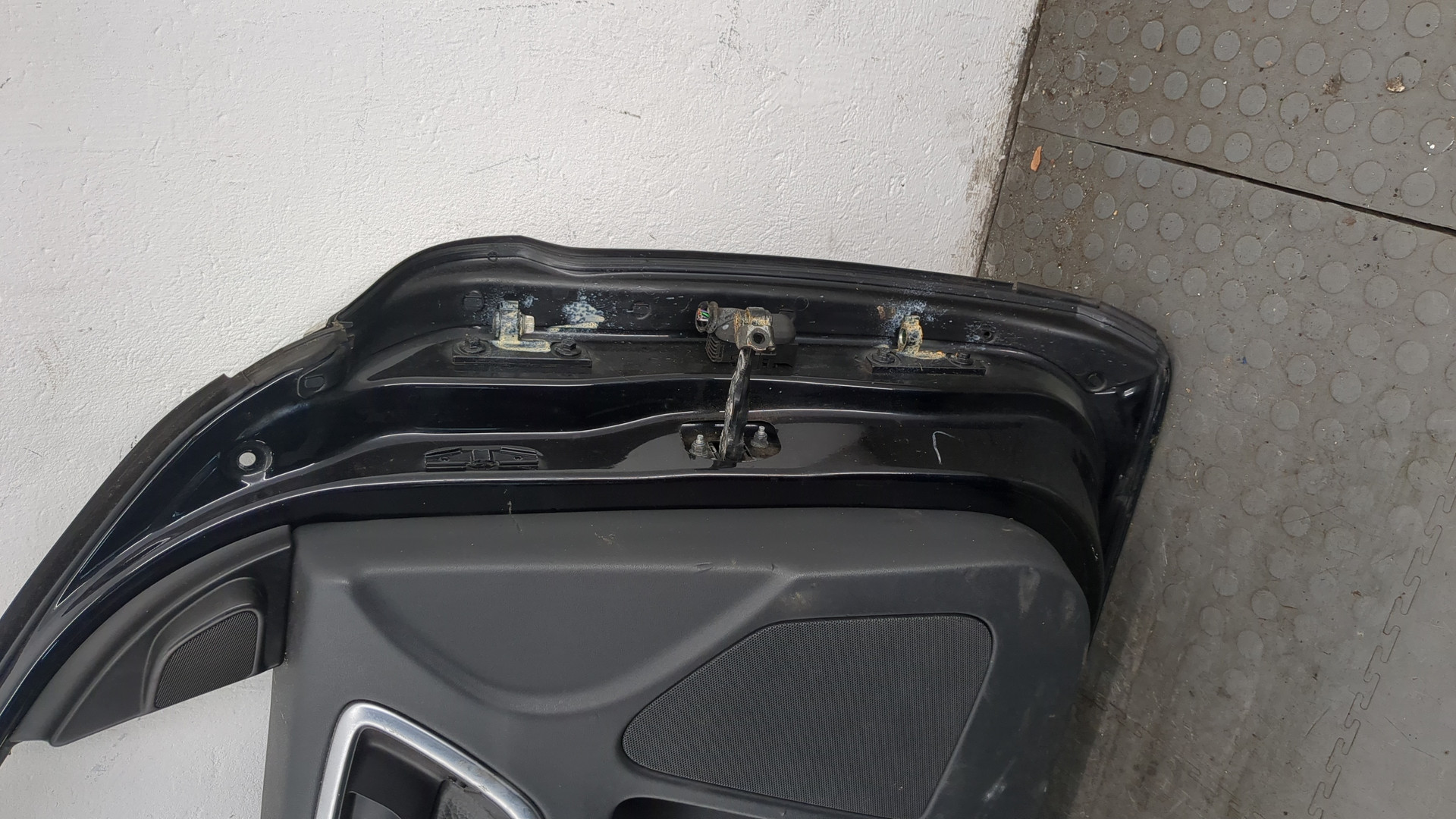 Дверь передняя левая