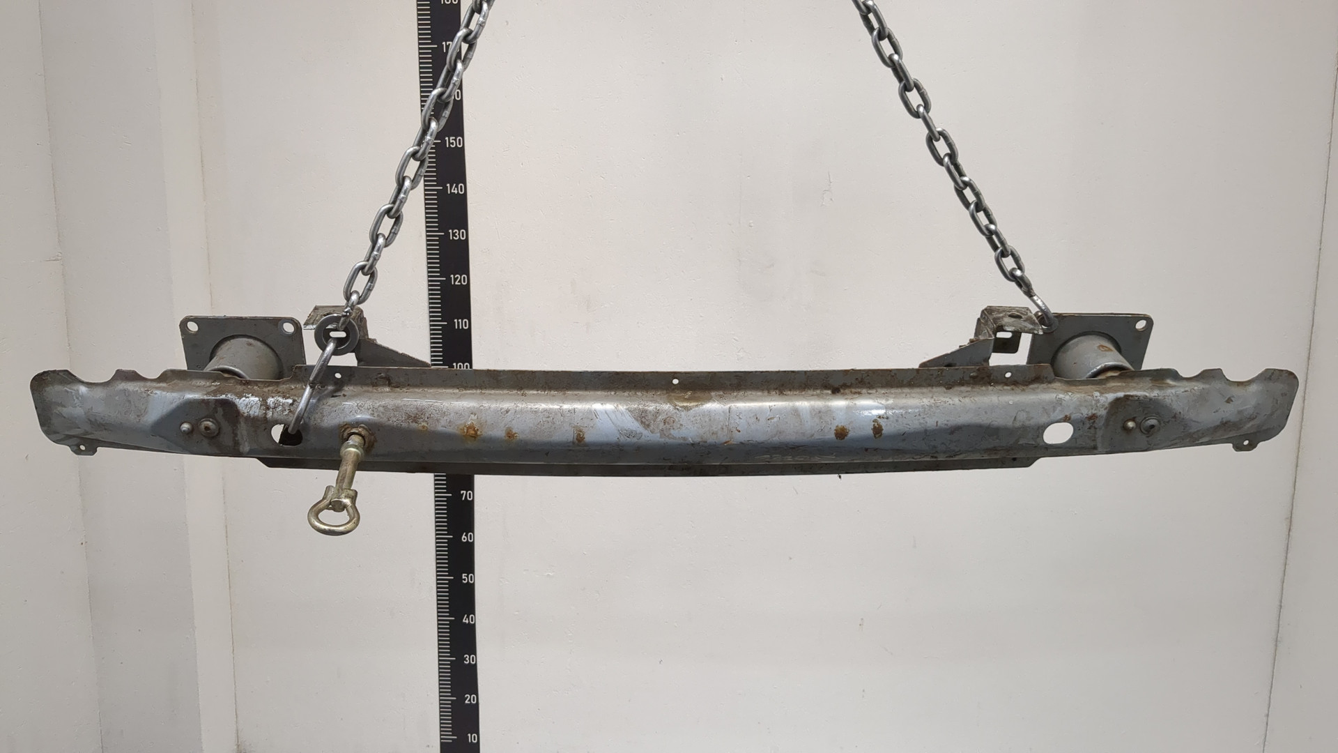 Усилитель переднего бампера