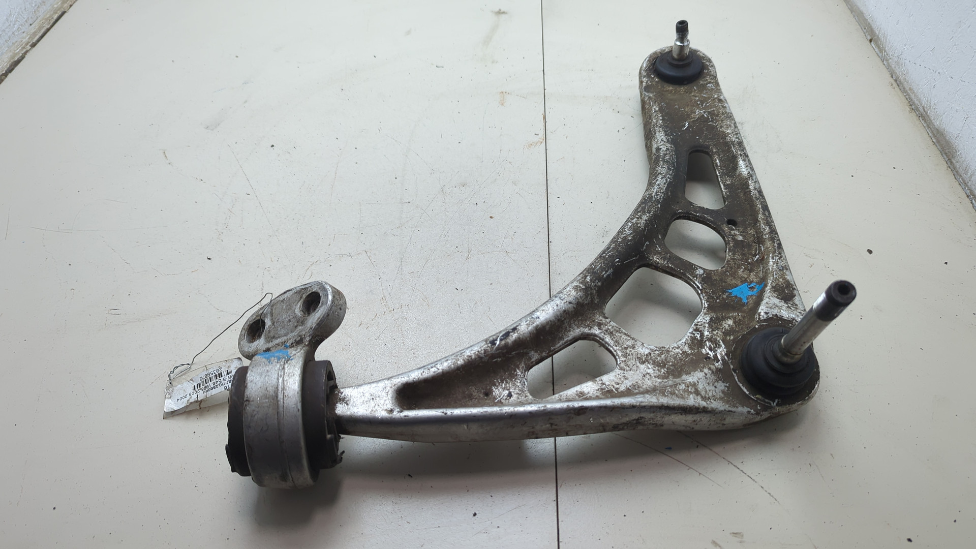 Рычаг передний левый