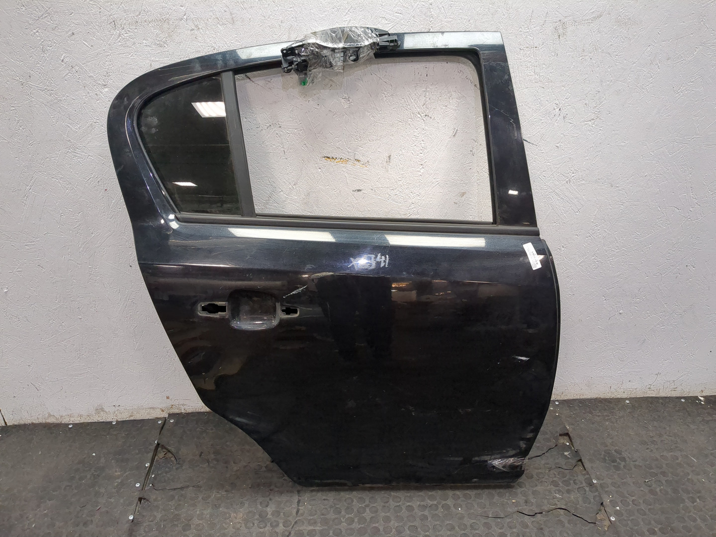 Дверь задняя правая