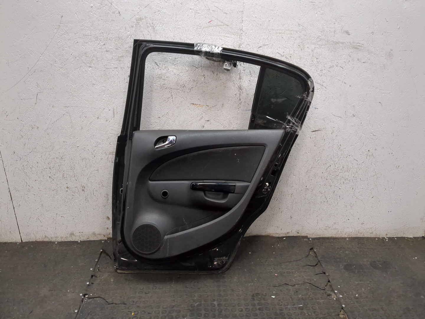 Дверь задняя правая