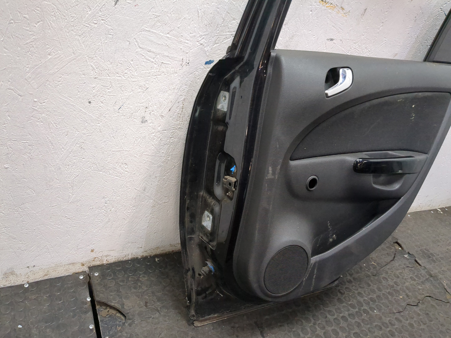 Дверь задняя правая
