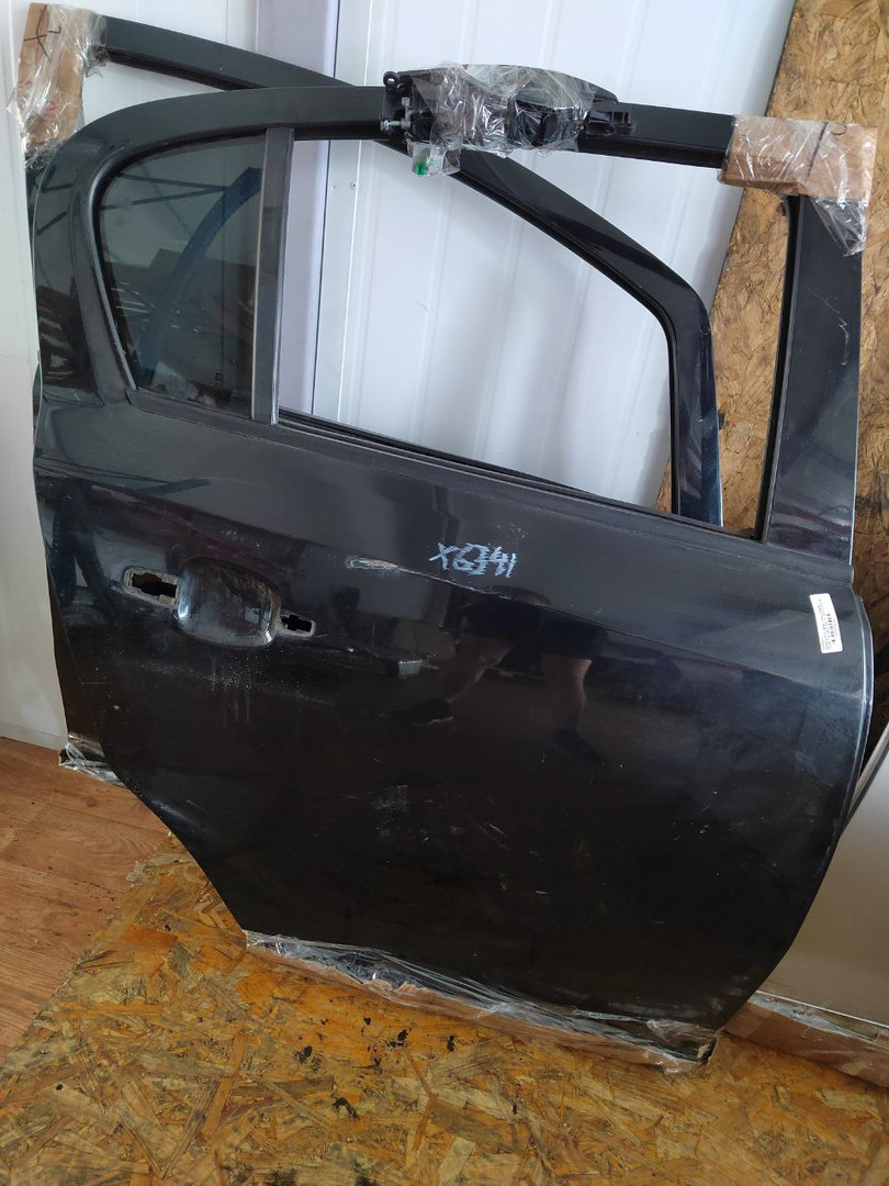 Дверь задняя правая