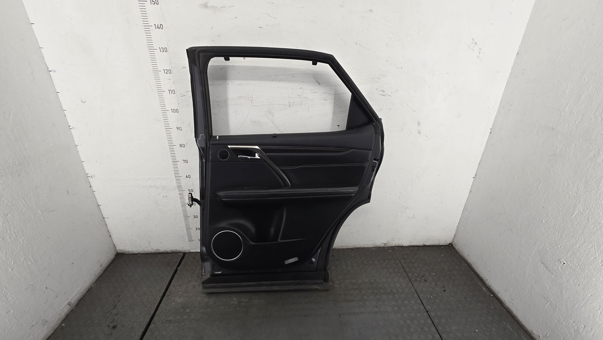 Дверь задняя правая