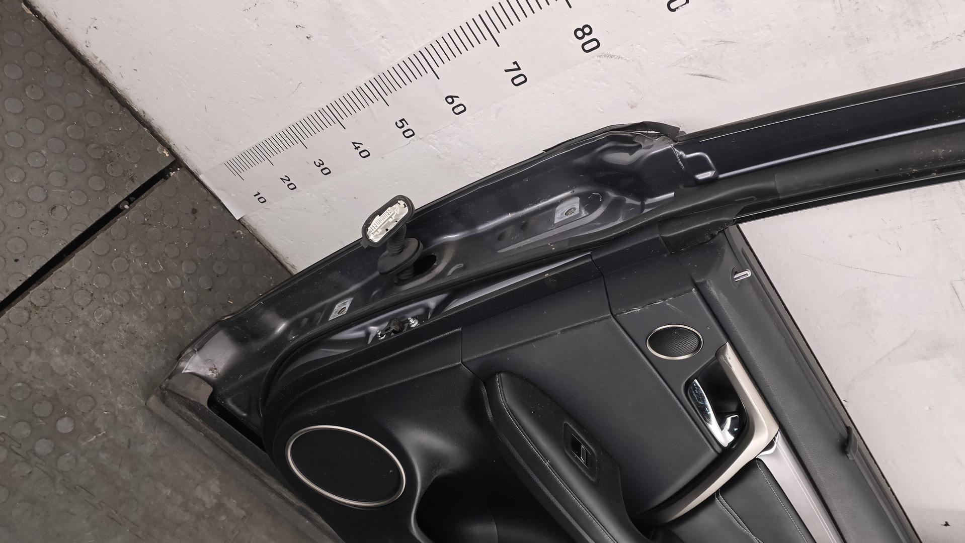 Дверь задняя правая