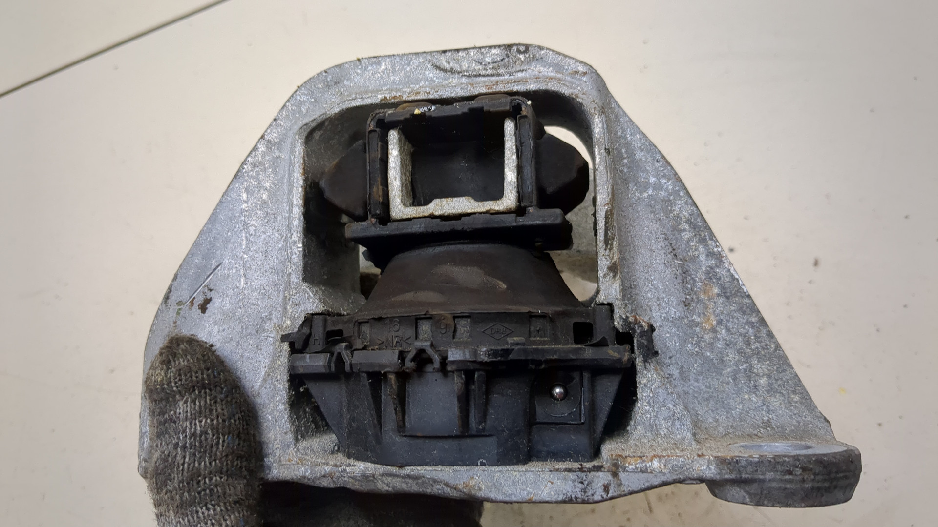 Опора двигателя