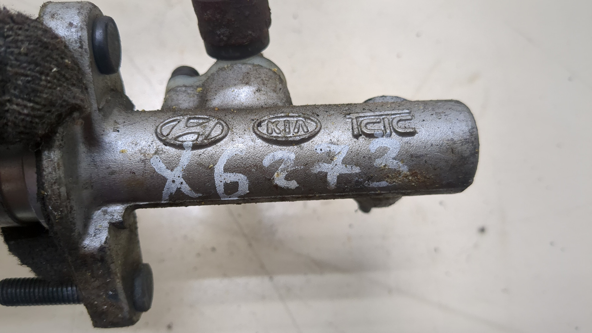 Цилиндр сцепления главный