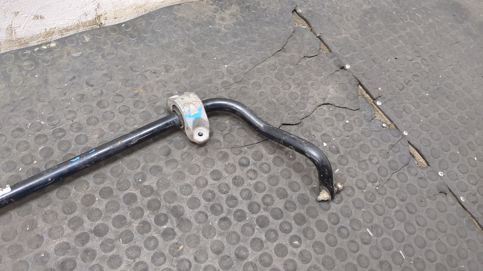 Стабилизатор передний