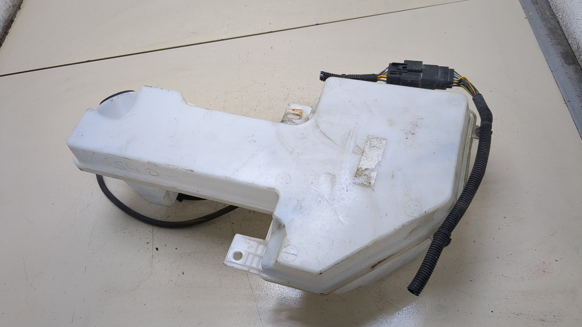 Бачок омывателя лобового стекла