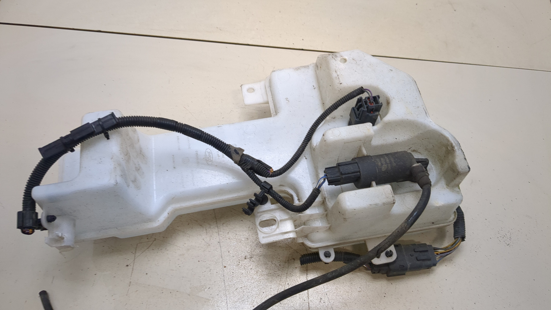 Бачок омывателя лобового стекла