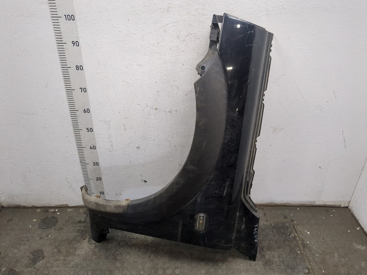 Крыло переднее левое