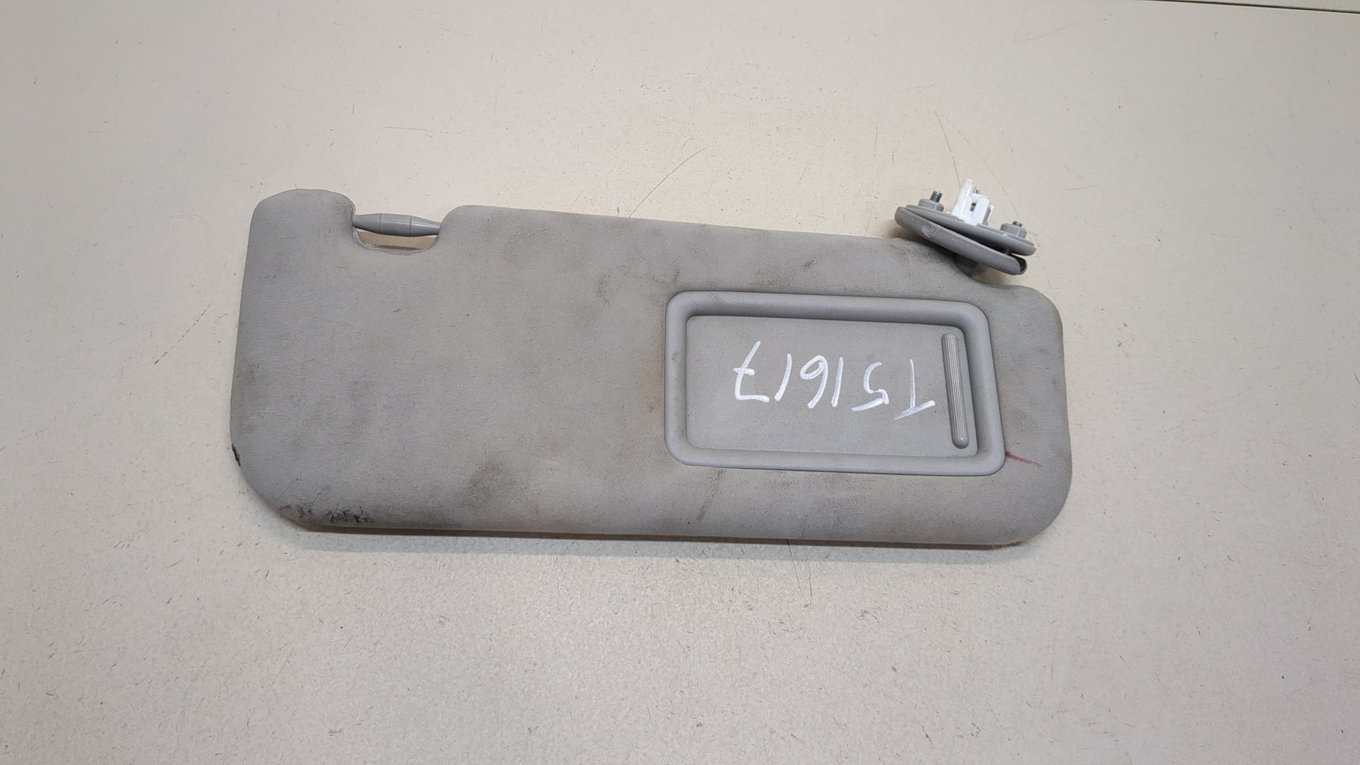 Козырек солнцезащитный