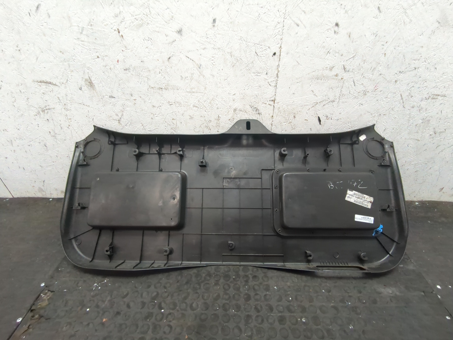 Обшивка двери багажника