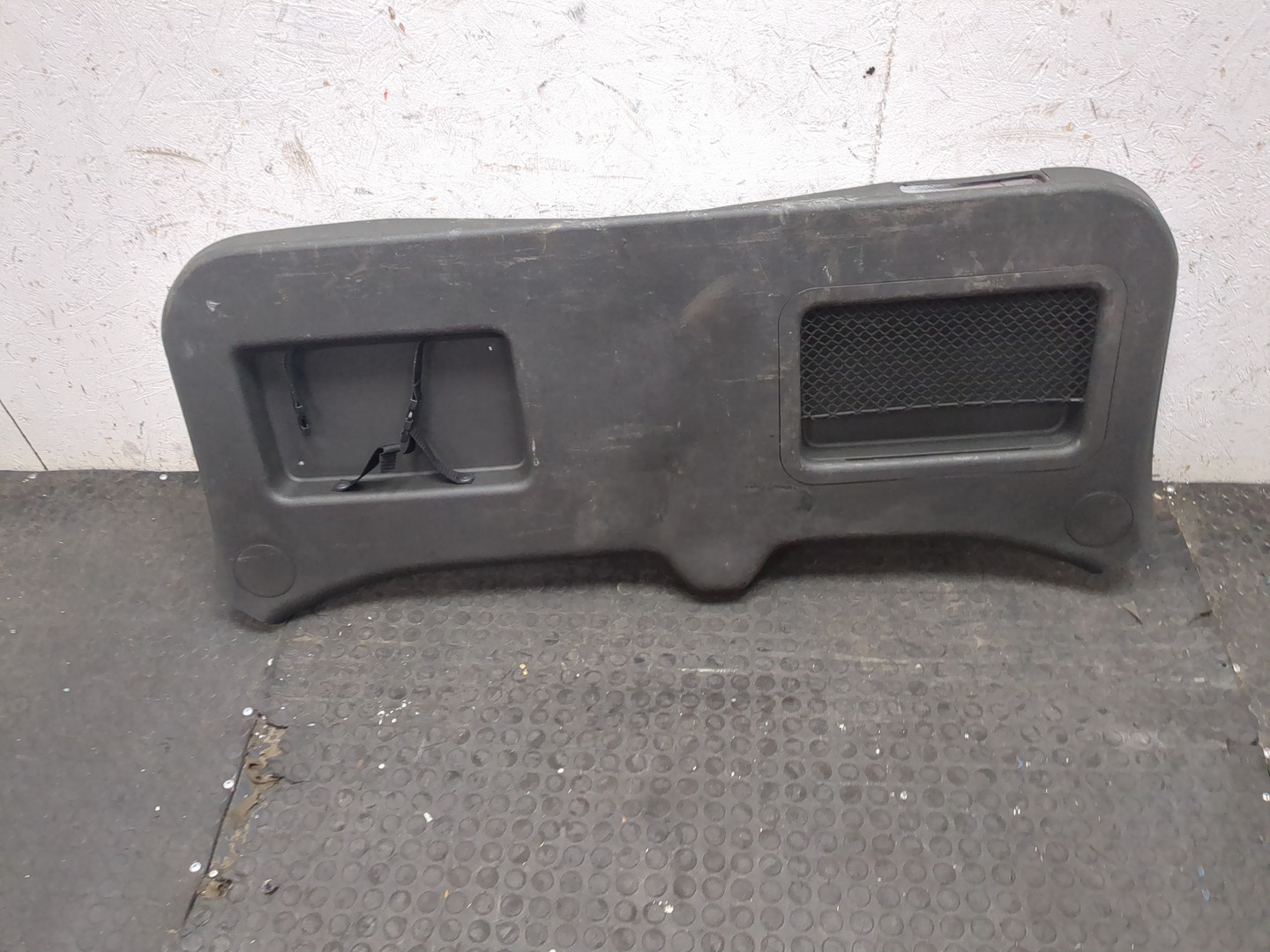 Обшивка двери багажника