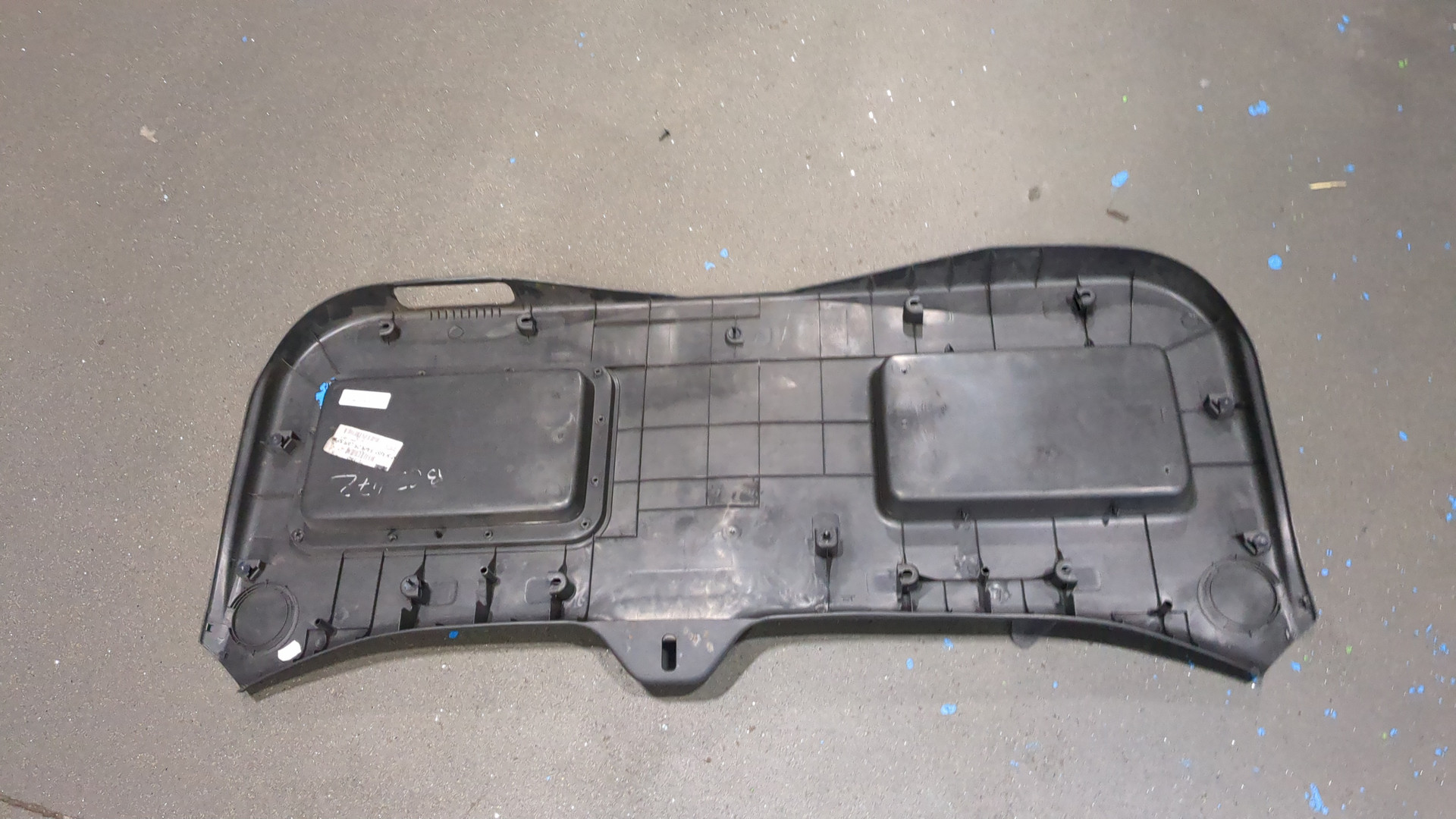 Обшивка двери багажника