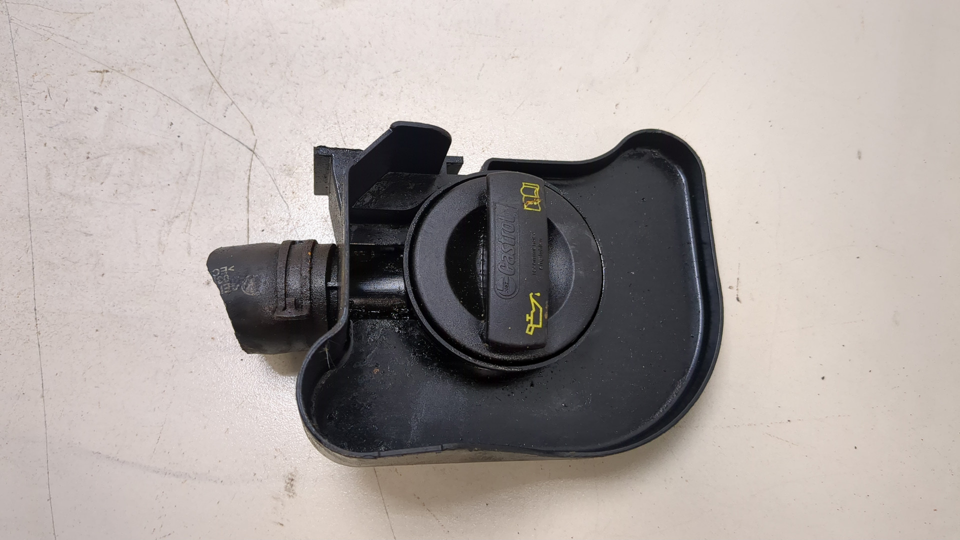 Маслозаливная горловина