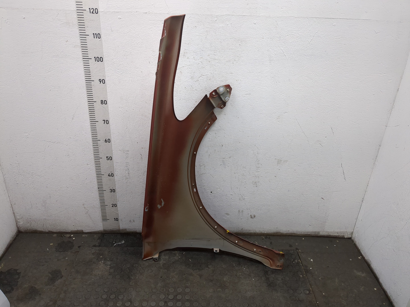 Крыло переднее левое