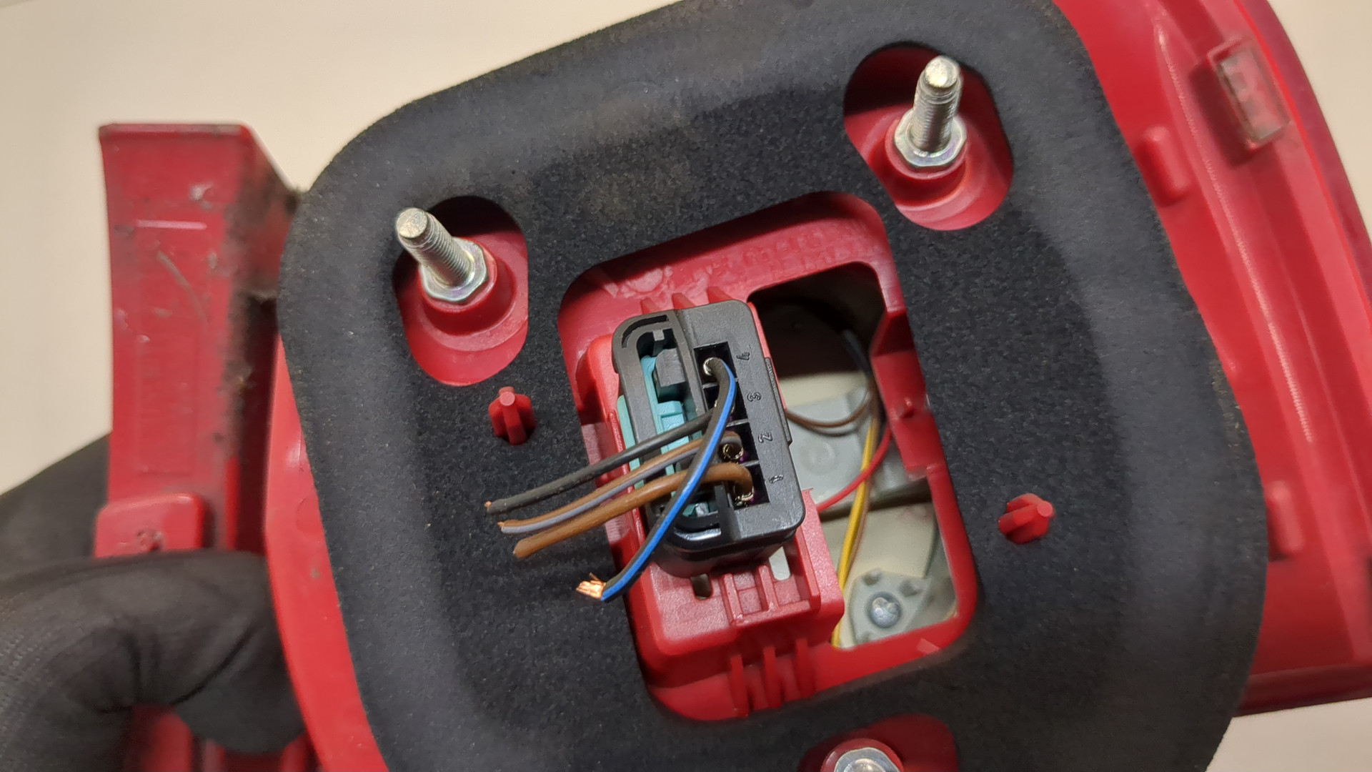 Фонарь задний левый