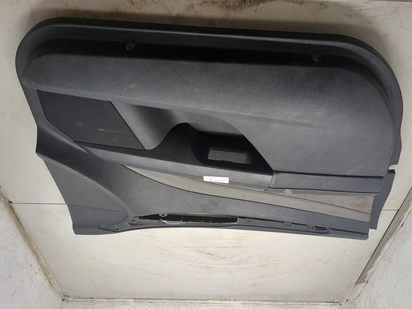 Обшивка двери передней левой
