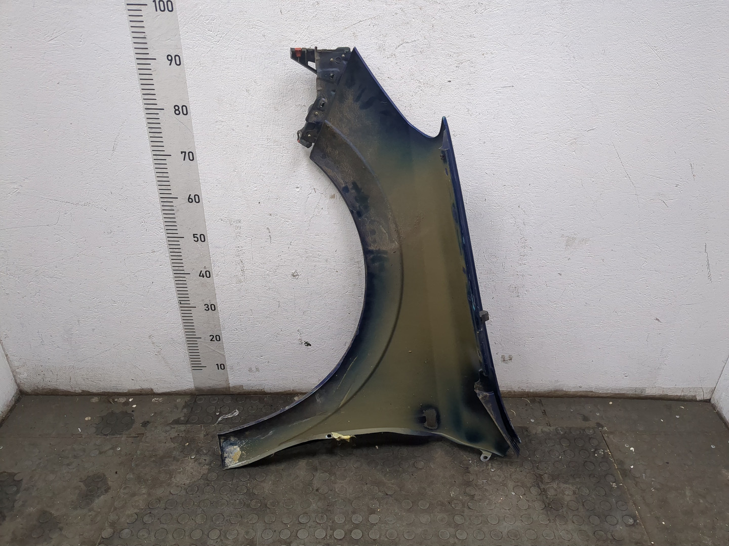 Крыло переднее правое