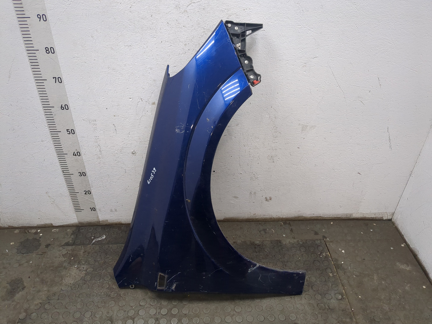 Крыло переднее правое