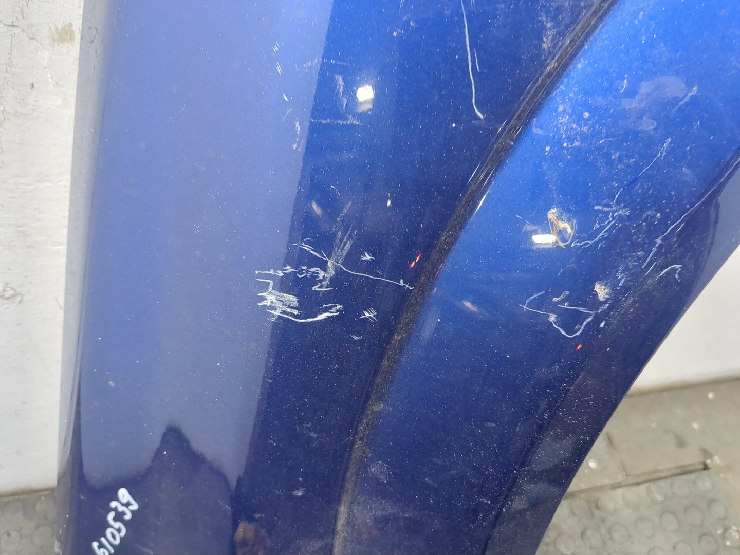 Крыло переднее правое