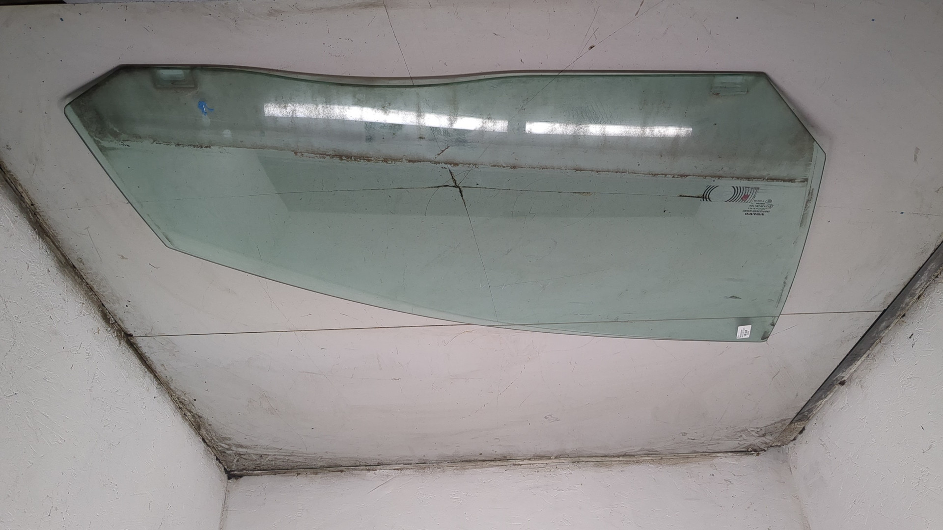 Стекло двери передней правой