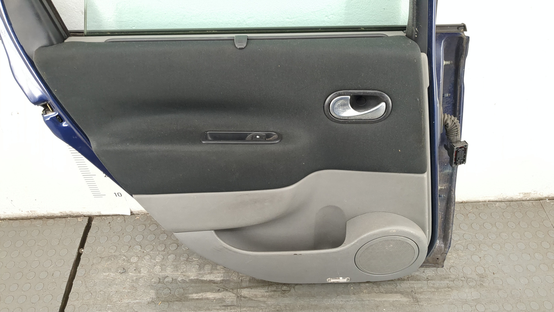 Дверь задняя левая