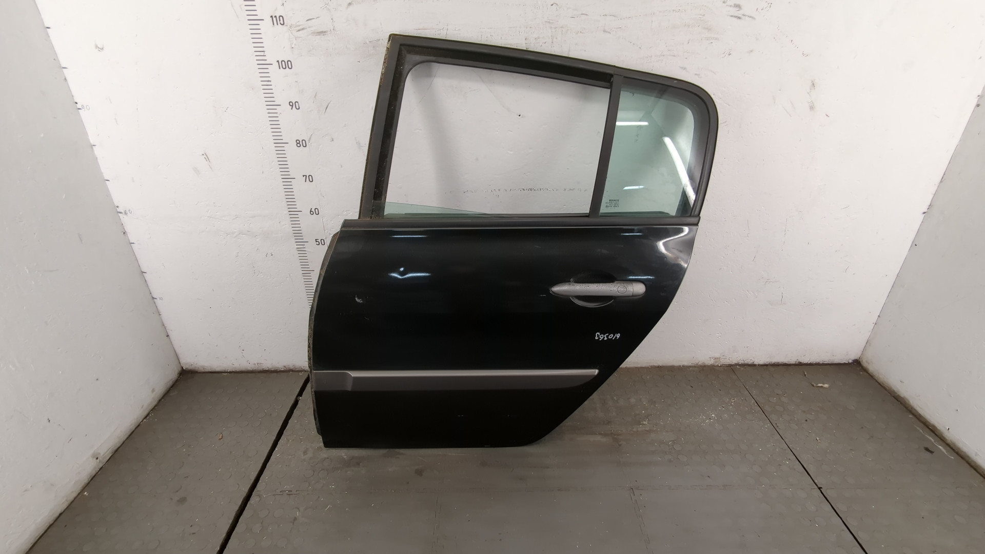 Дверь задняя левая