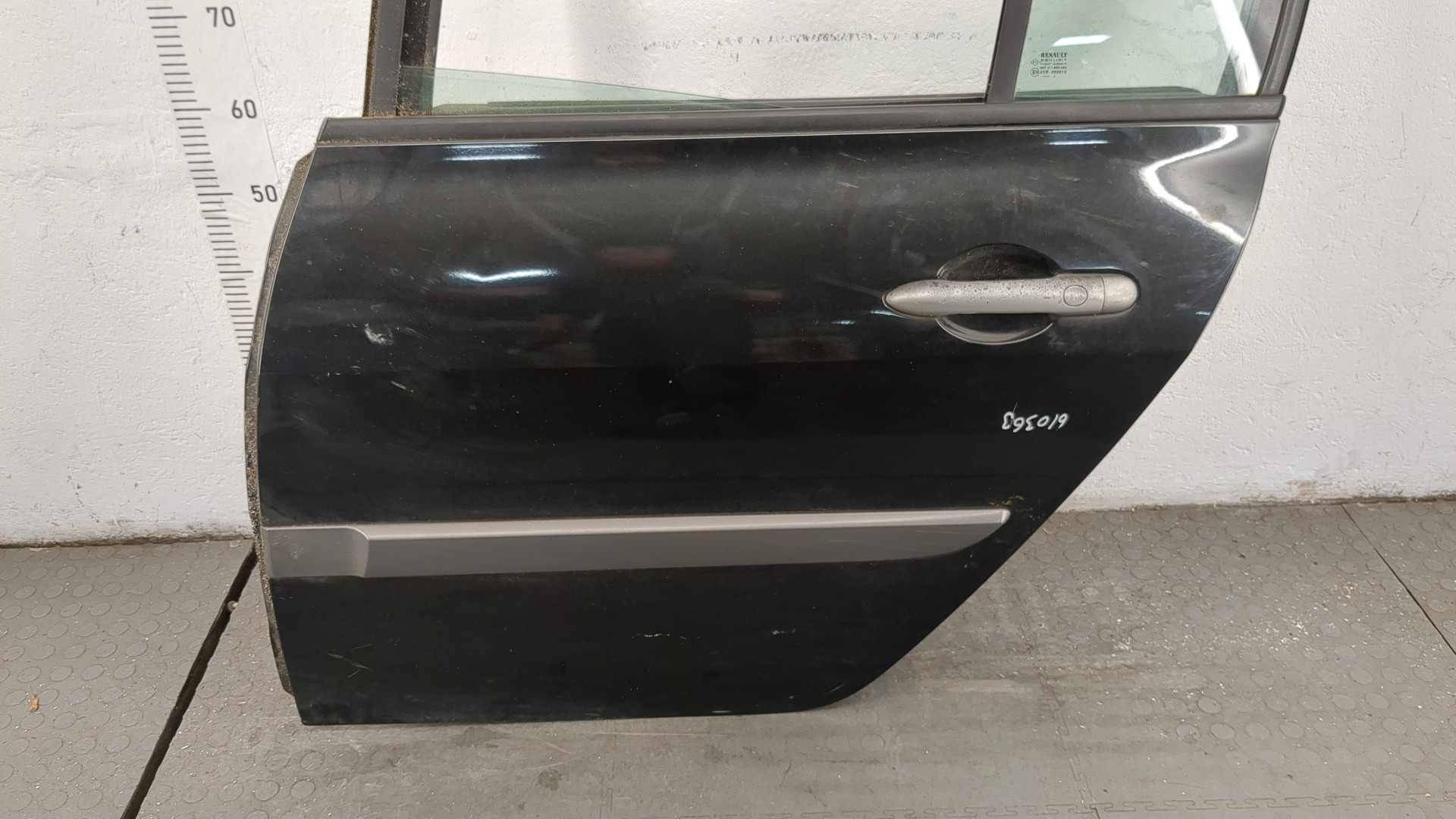 Дверь задняя левая