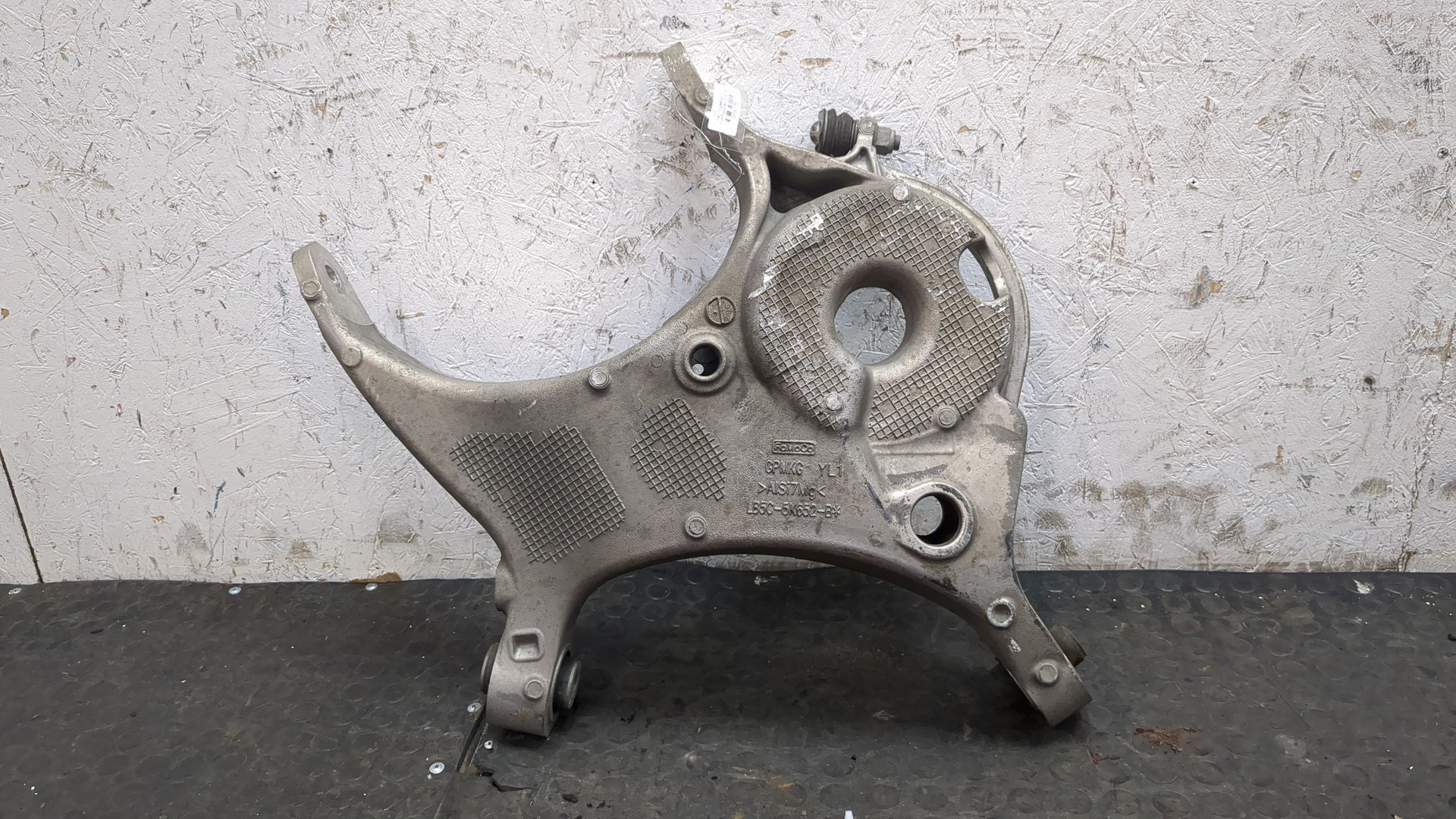 Рычаг задний левый