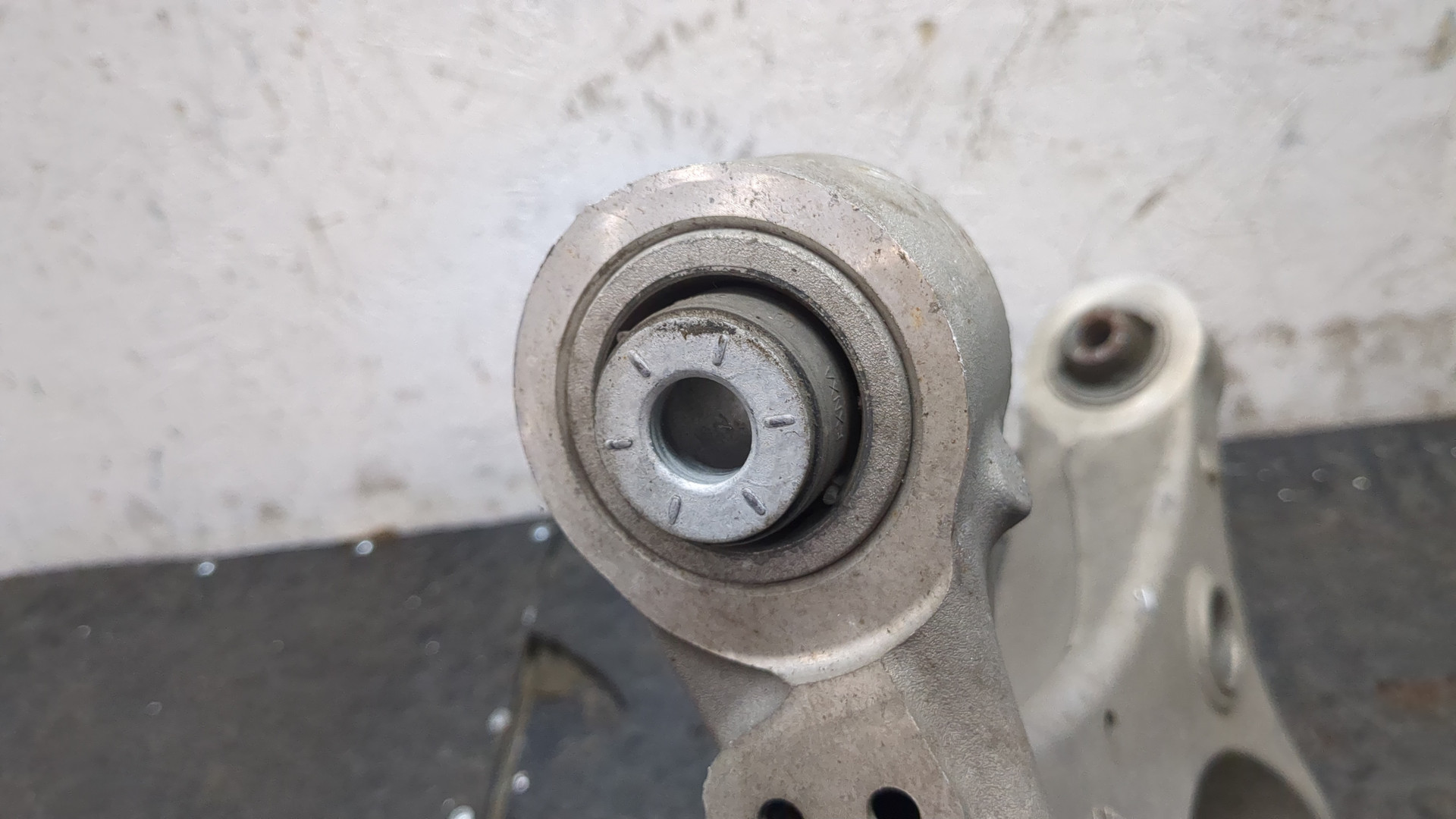 Рычаг задний левый