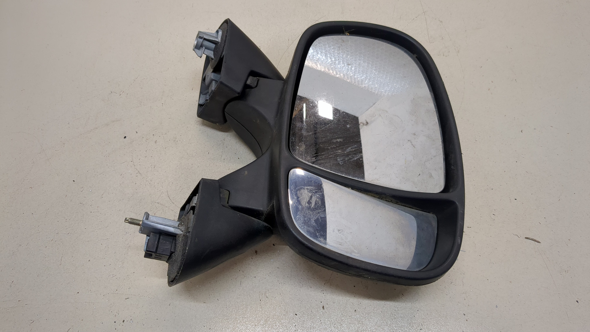 Зеркало правое электрическое