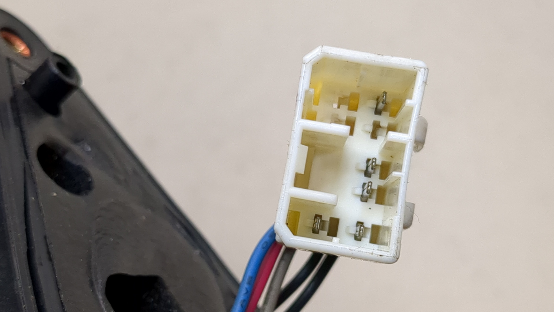 Зеркало правое электрическое