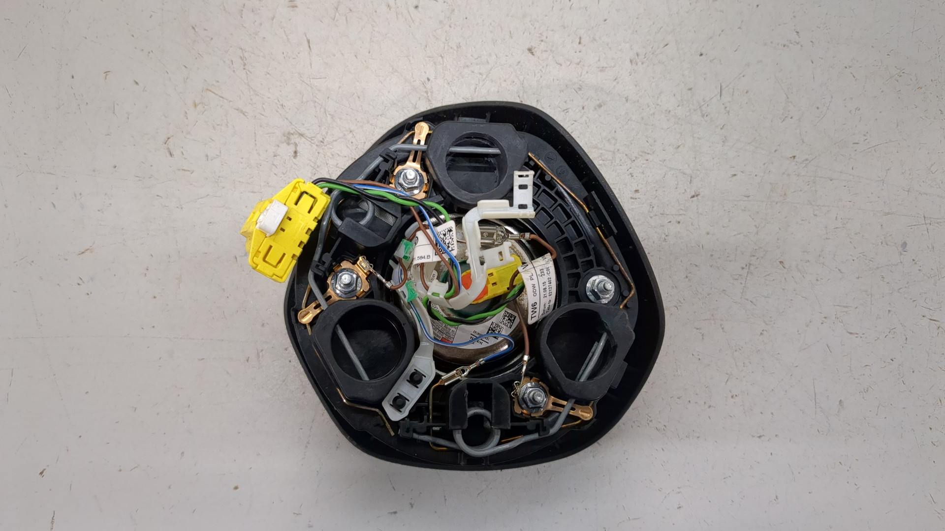 Подушка безопасности в рулевое колесо