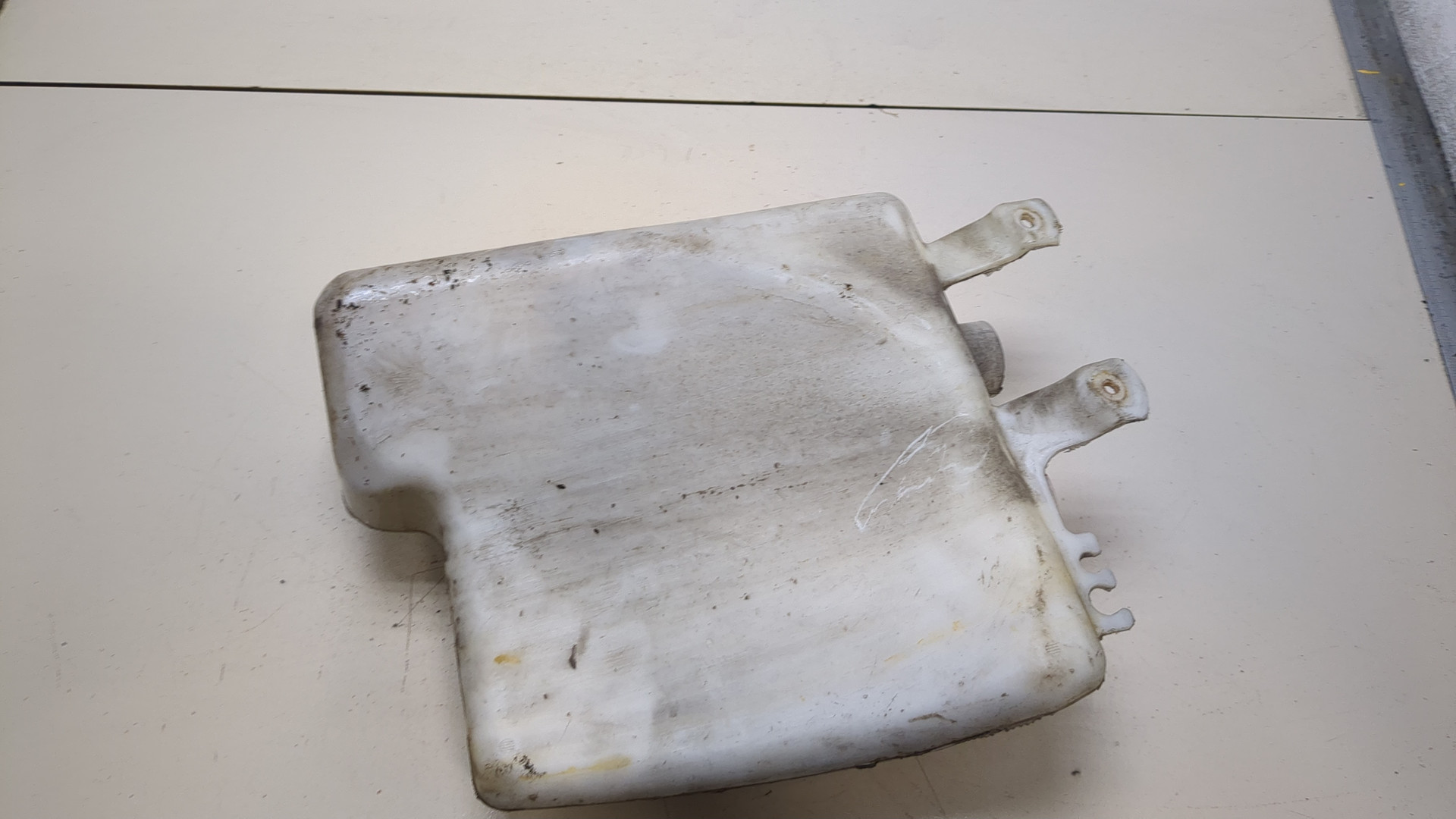 Бачок омывателя лобового стекла