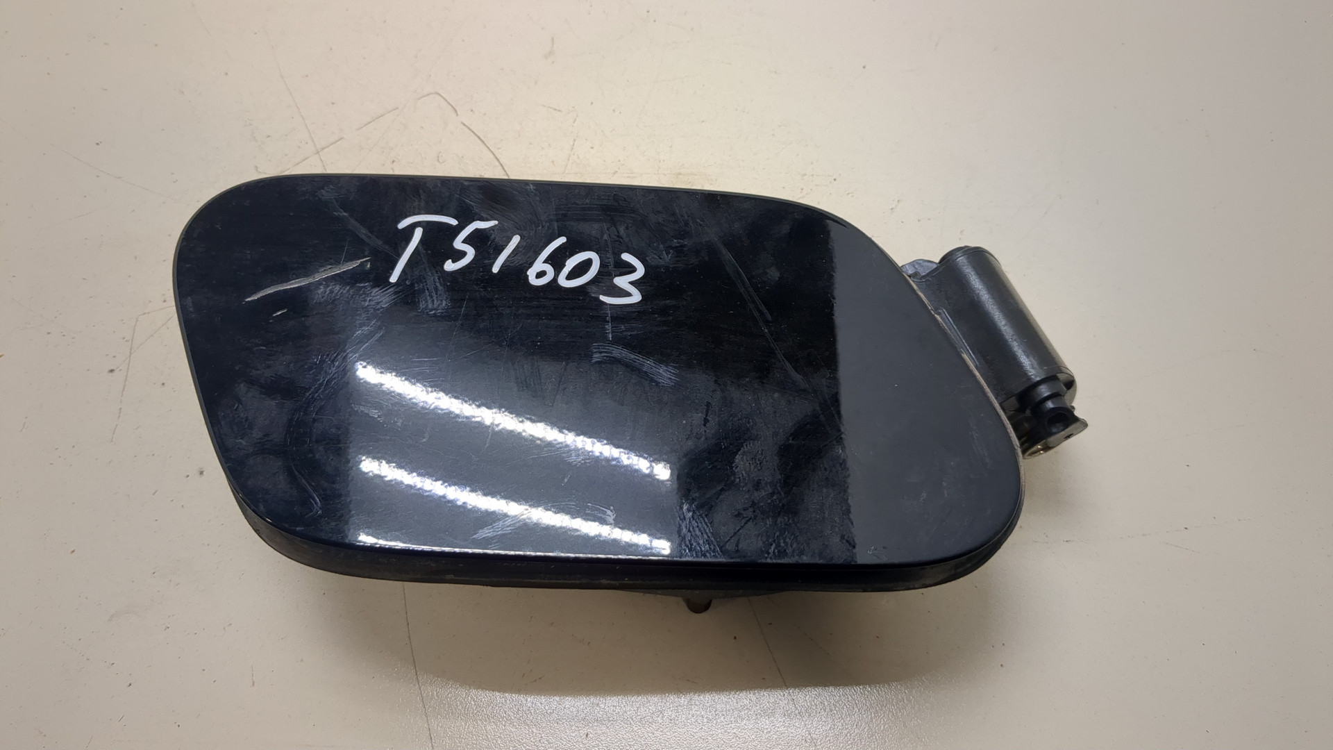 Лючок бензобака