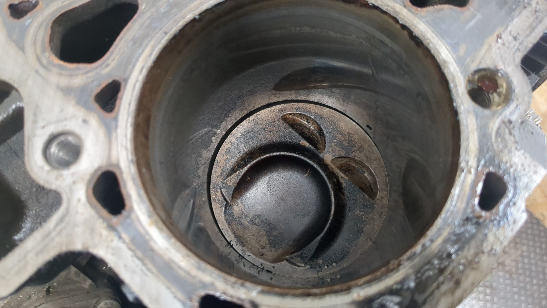 Блок двигателя