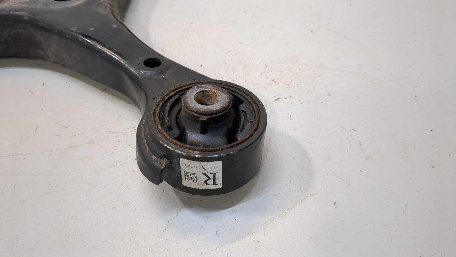 Рычаг передний правый