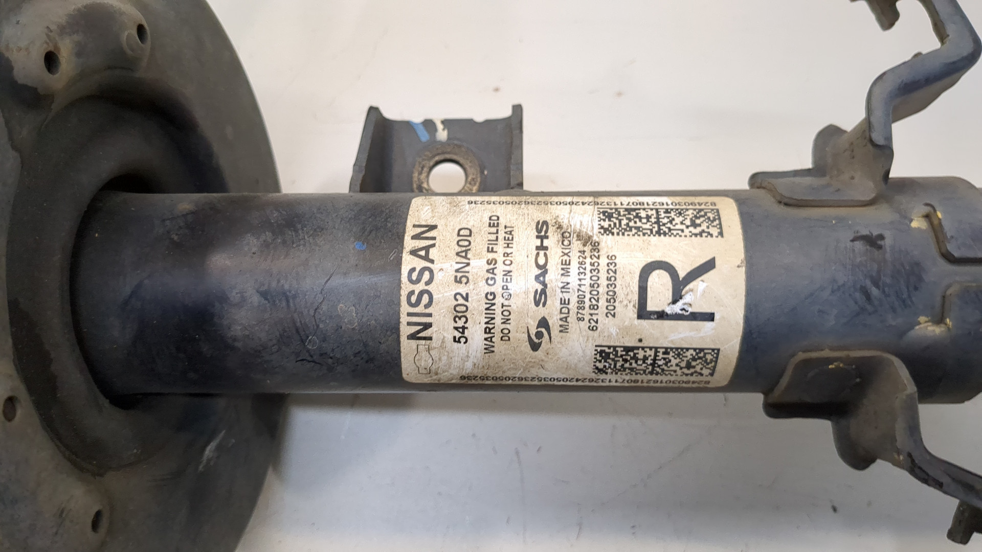 Амортизатор передний правый