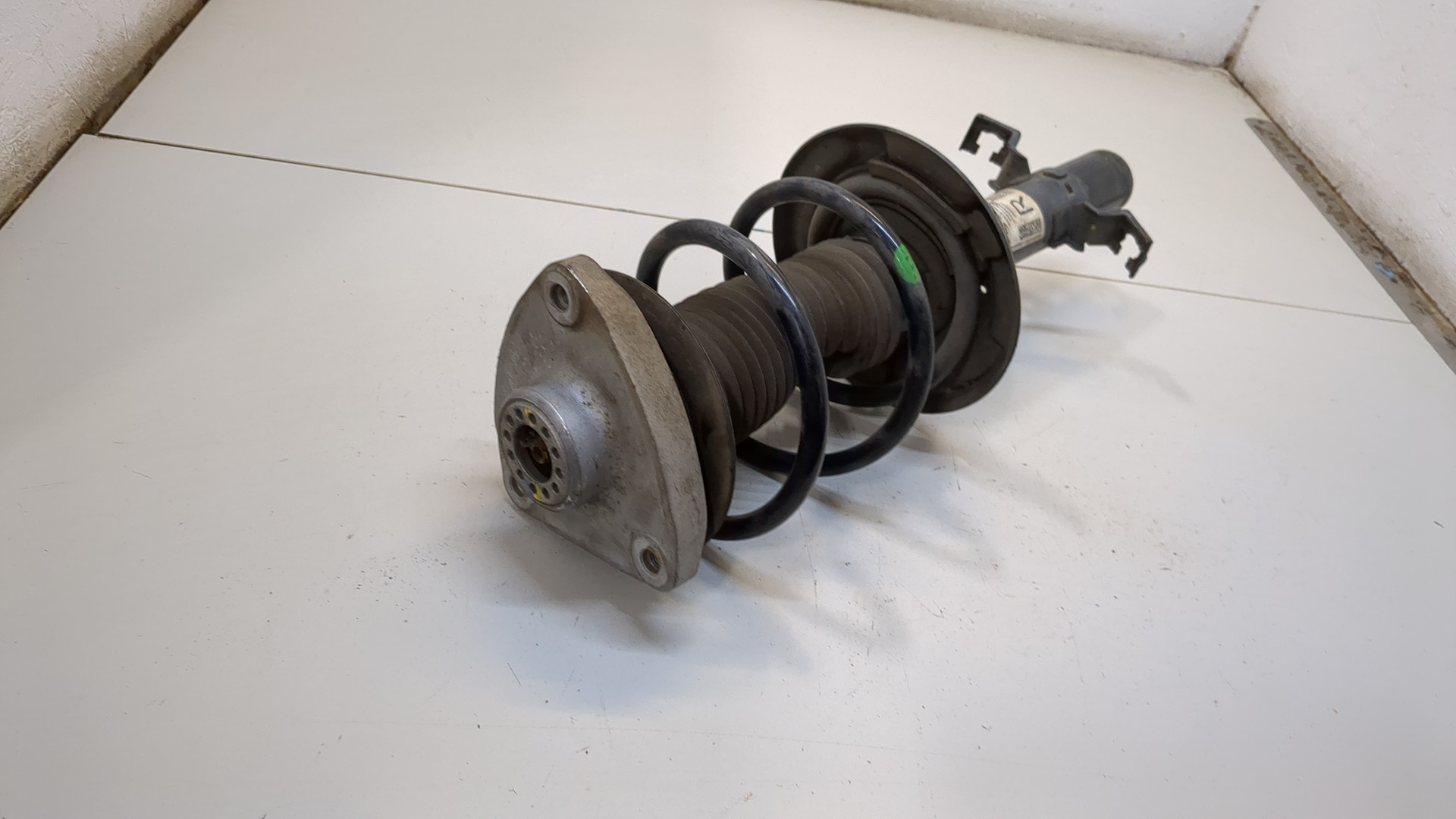 Амортизатор передний правый