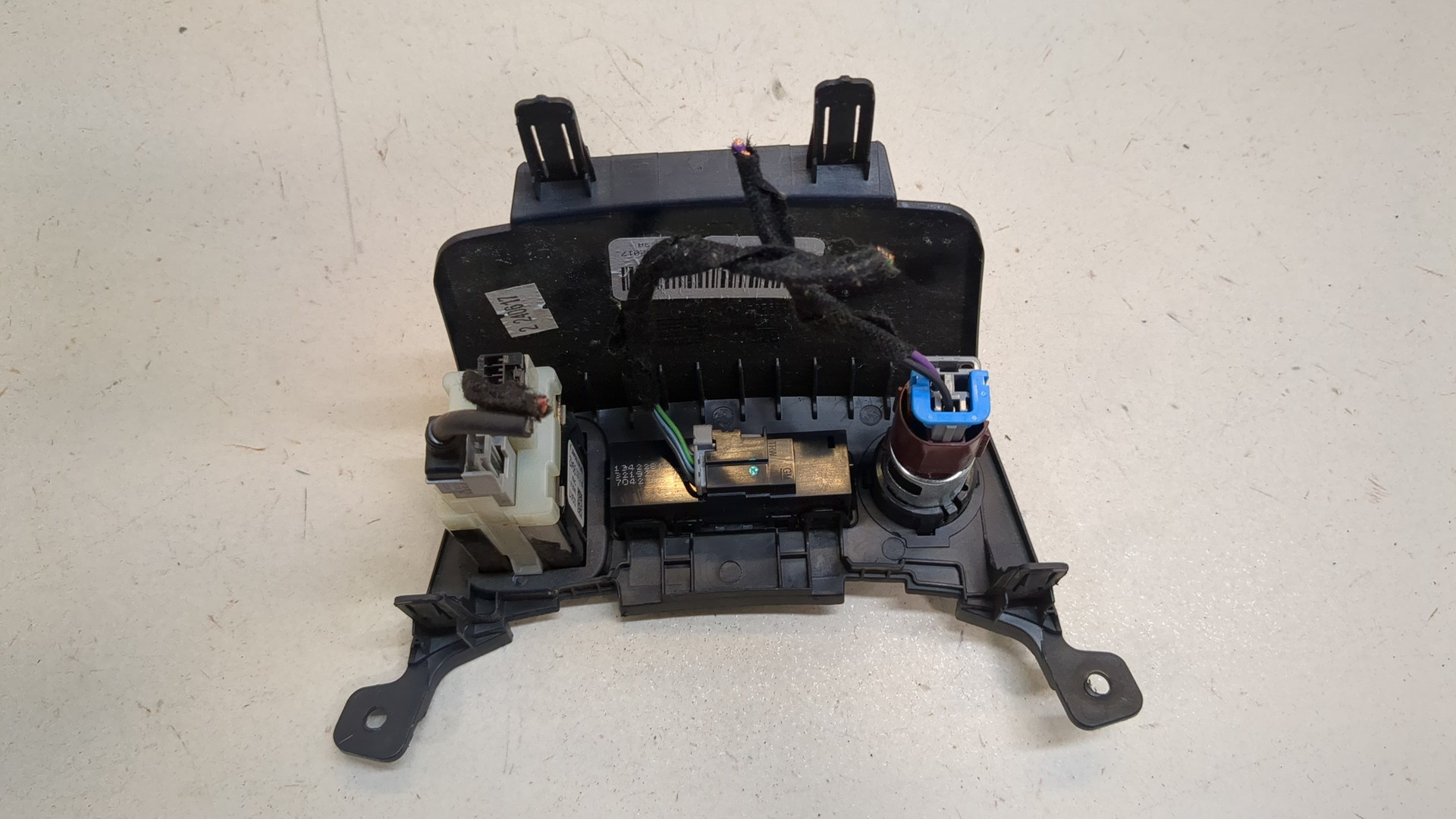 Гнездо AUX / USB IN