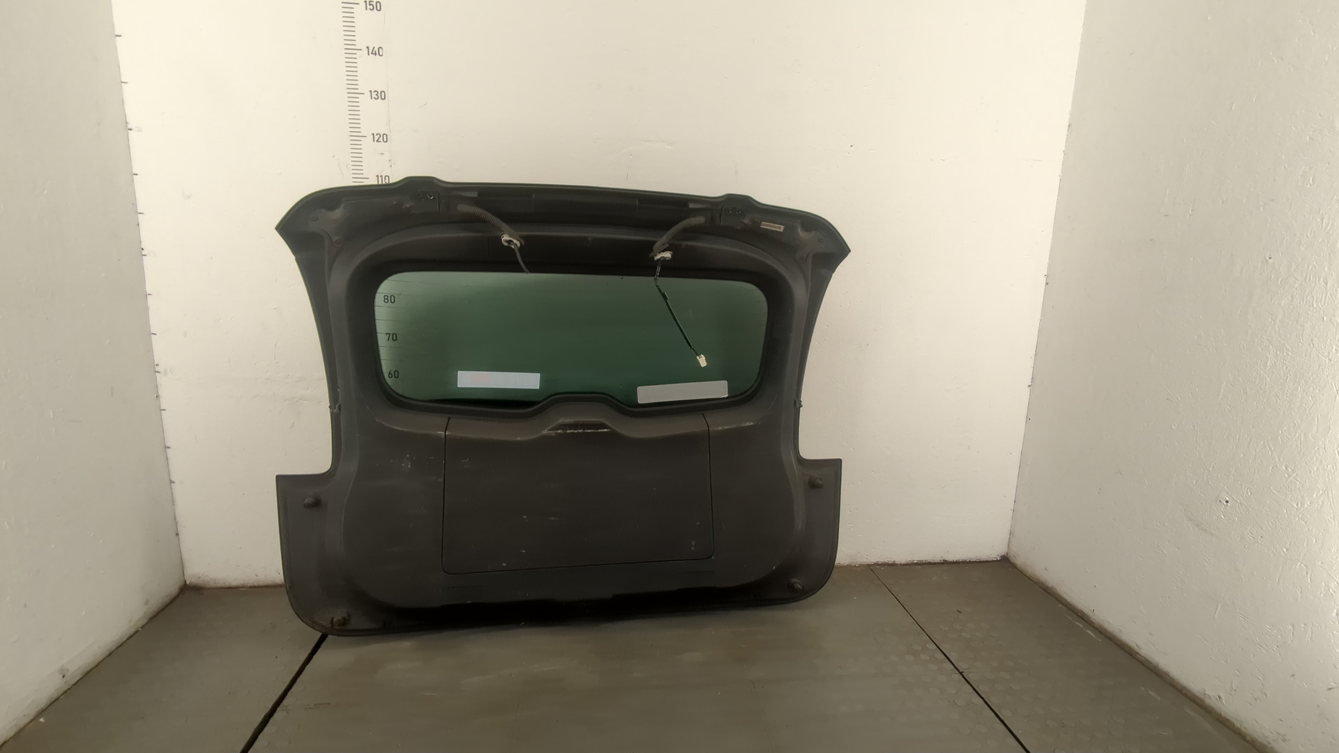 Дверь багажника