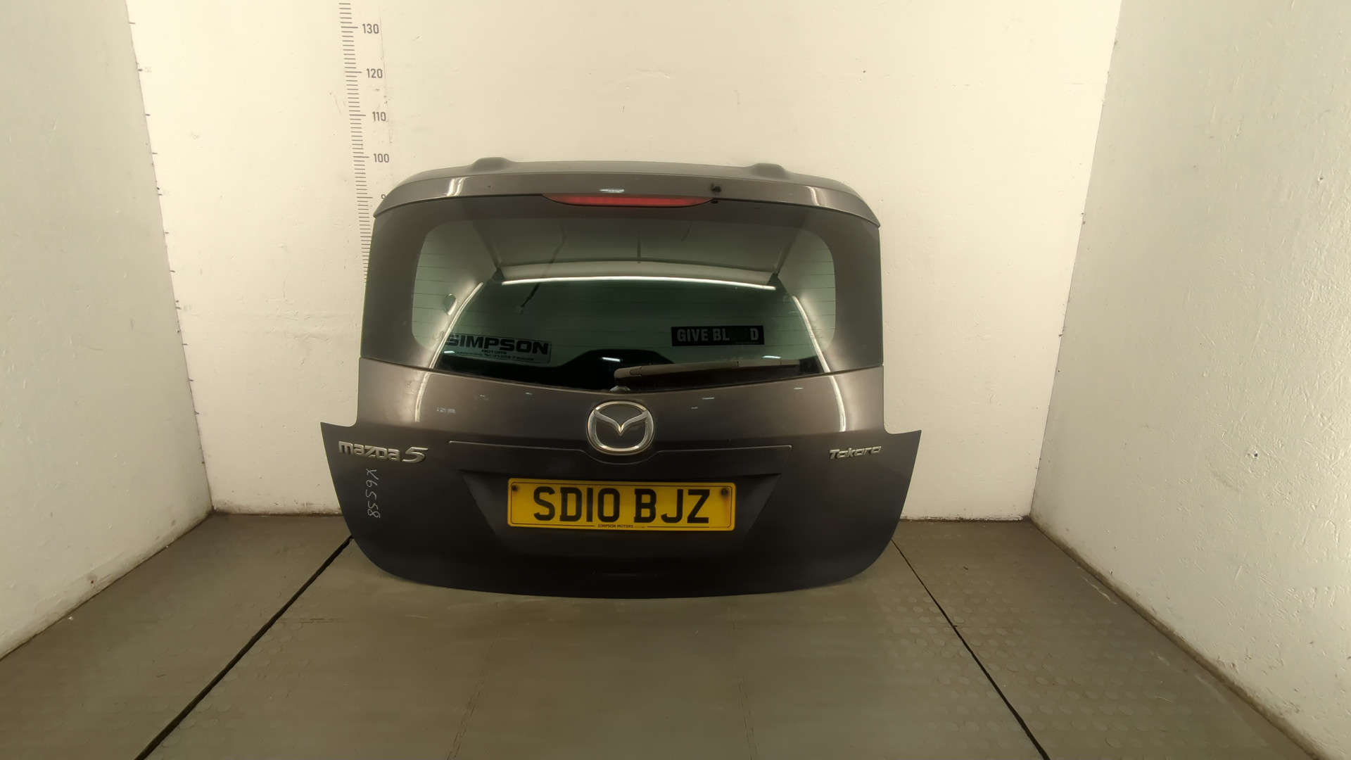 Дверь багажника