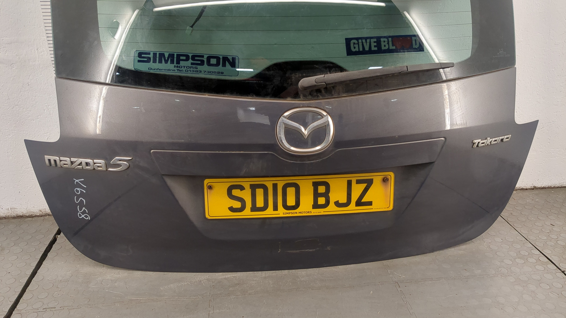 Дверь багажника